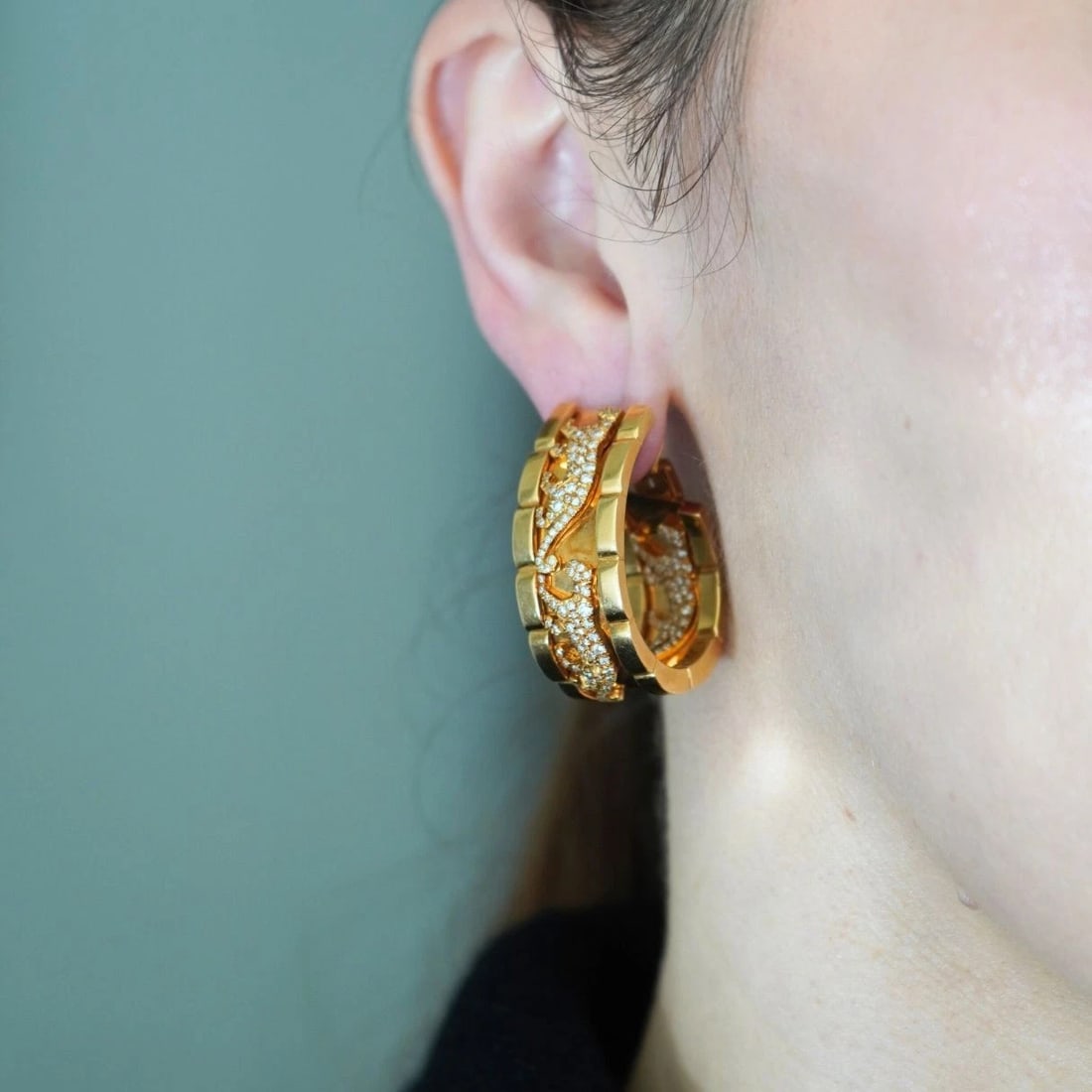Vintage Cartier Walking Panthere 18k Gold Diamond Hoop Earrings - 2