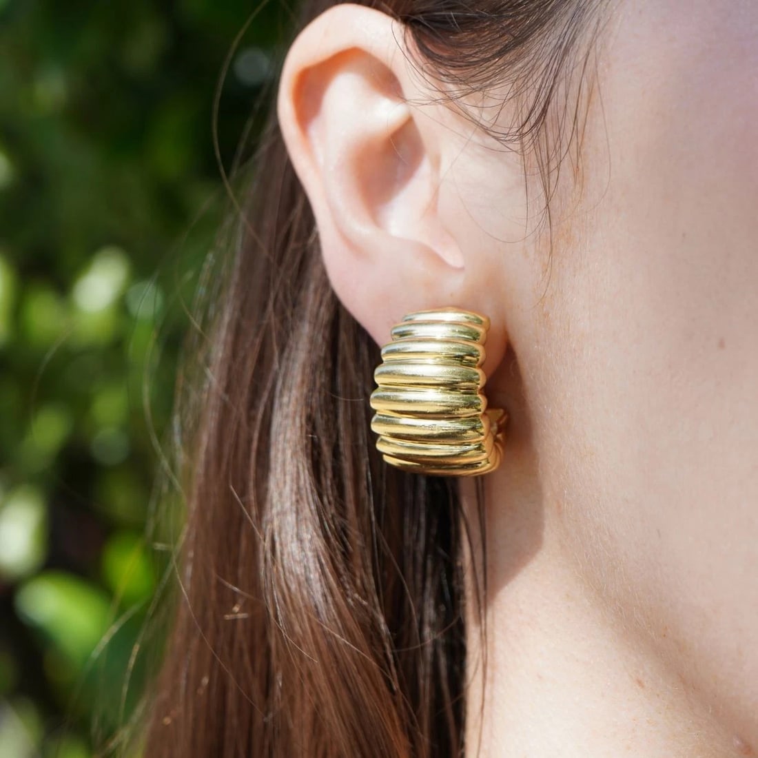 Vintage Tiffany & Co. 18k Yellow Gold Ribbed Huggie Earrings - 2