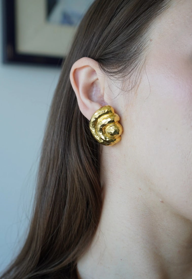Vintage Henry Dunay 18k Gold Hammered Shell Motif Clip Earrings - 2