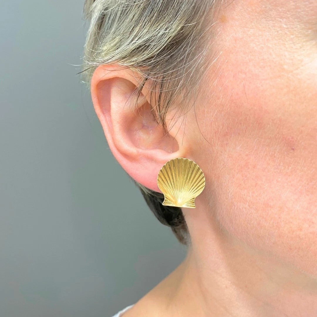 Cartier 14k Gold Shell Vintage Clip-On Earrings - 2