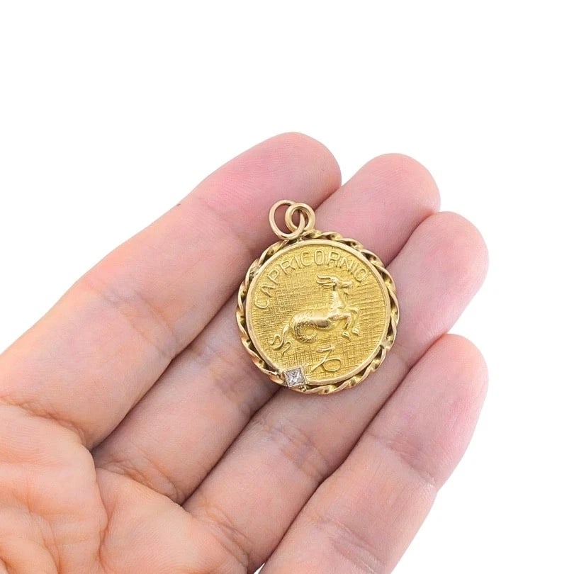Vintage 18k Gold Reversible Capricorn Pisces Zodiac Pendant Diamond Accent - 2