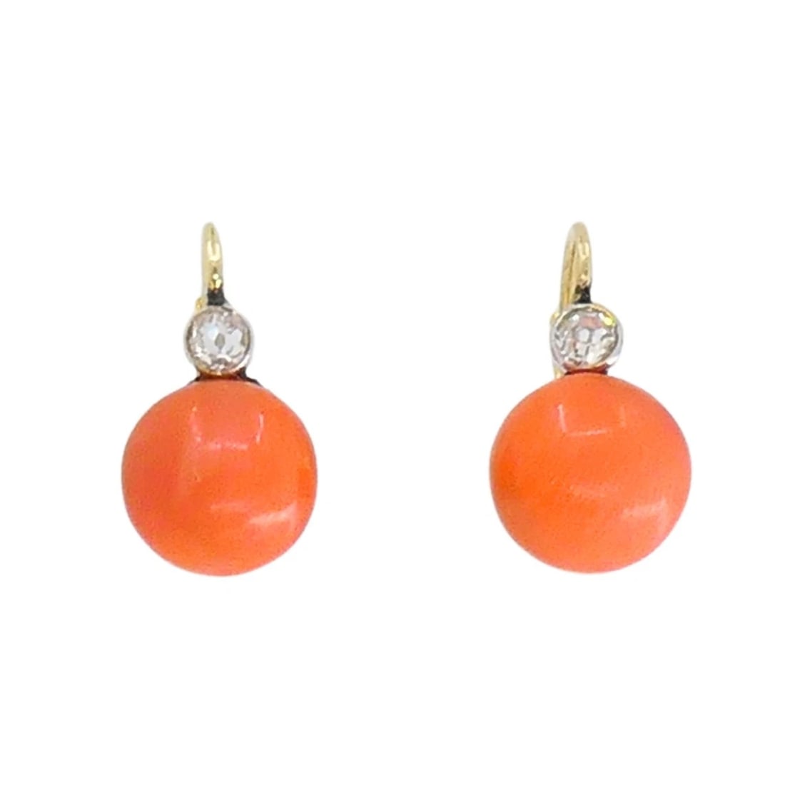 Vintage 14k Gold Coral Earrings Diamond Accent: NS JUOO Vintage 14k Gold Coral Earrings Diamond Accent A pair of cute vintage 14k gold coral earrings with a diamond accent. Each earring holds an oval coral bead with a natural orange tone. Above eac
