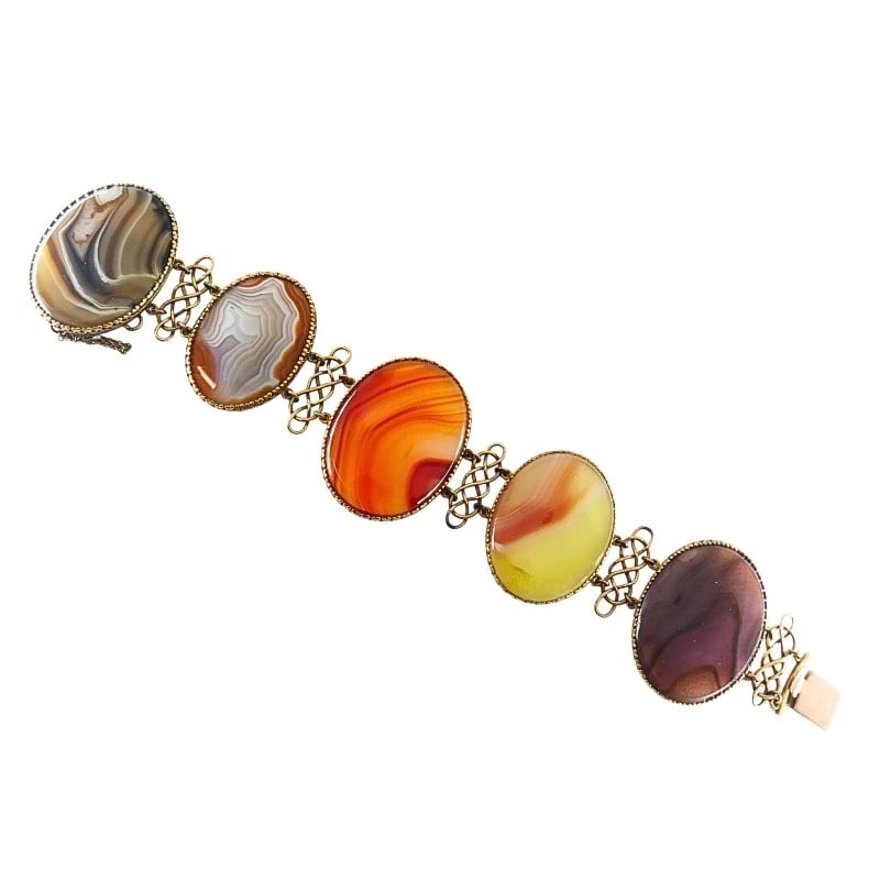 Antique A & J. Smith Aberdeen Scottish Agate 9k Gold Bracelet: ES UROO Product details: DESIGNER: A & J. Smith Aberdeen MATERIALS: 9k Gold WEIGHT: 59.8 Grams MEASUREMENTS: Length - 7 3/4" Central Stone - 1 1/8" x 1 5/8" HALLMARKS: A & J. Smith Aberdeen, 9K ITEM
