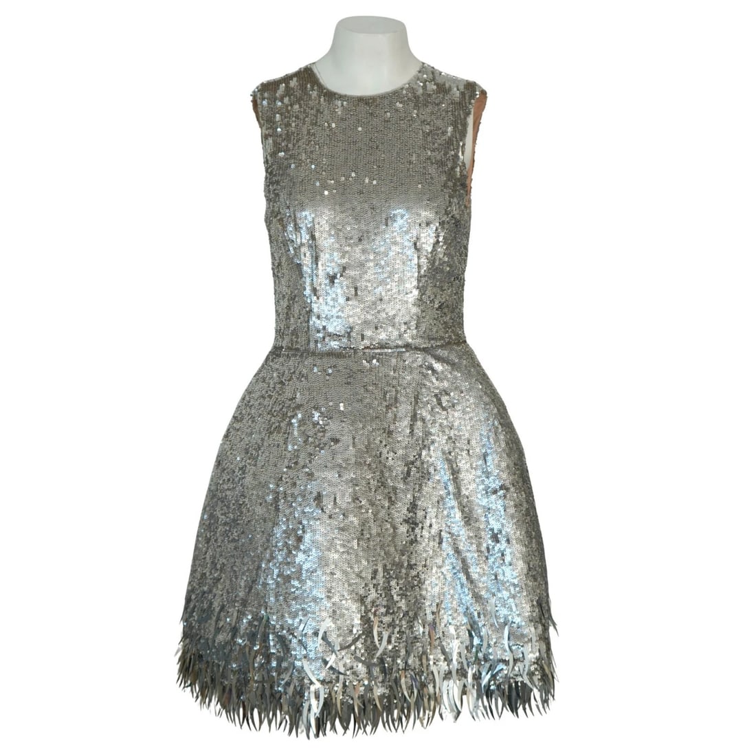 Oscar de la Renta Silver Sequined Fringe Mini Dress: KL Size 8 Bust 35" Waist 29" Length 35" Great condition - structured, not perfectly round/symmetrical Reserve: $3,800.00 Shipping: Domestic: Flat-rate of $69.95 to anywhere within the contiguo