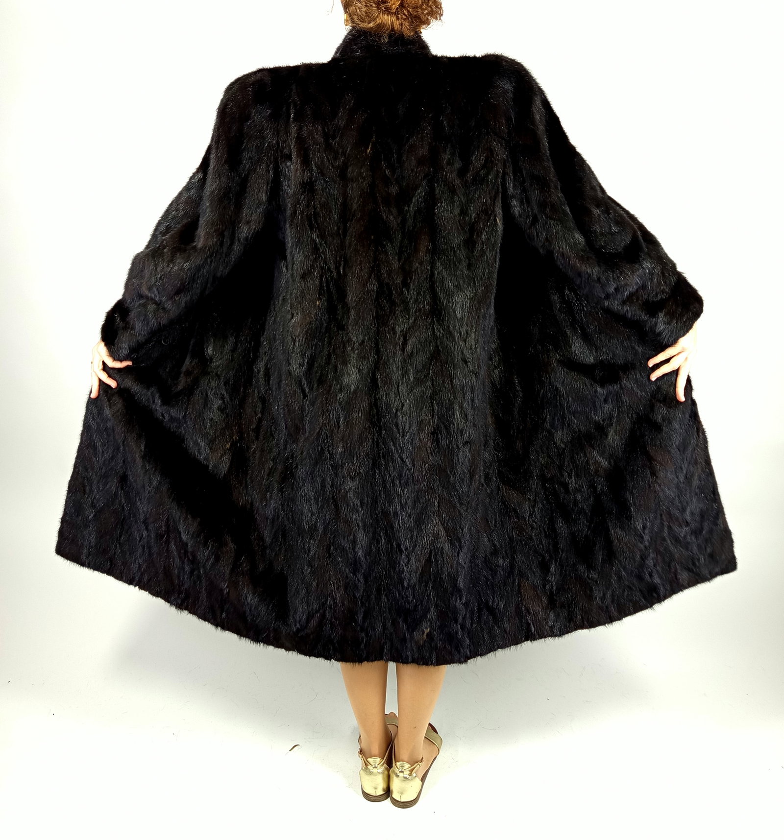 MAHOGANY MINK FUR COAT EU: XL ; US: 20 - 4