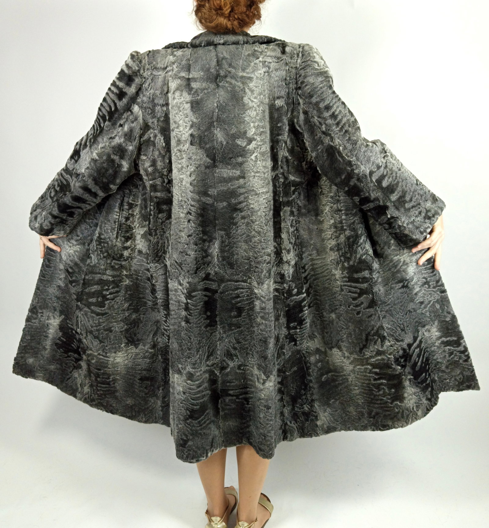 SILVER GREY PERSIAN LAMB FUR COAT EU: XL ; US: 20 - 5