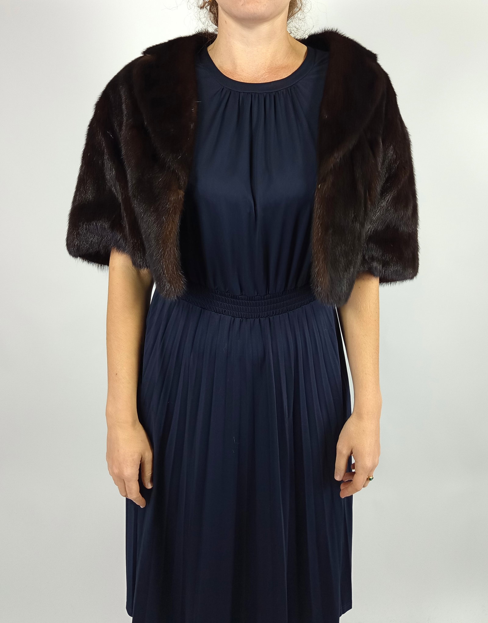 MAHOGANY MINK FUR CAPE EU: XL ; US: 20 - 3