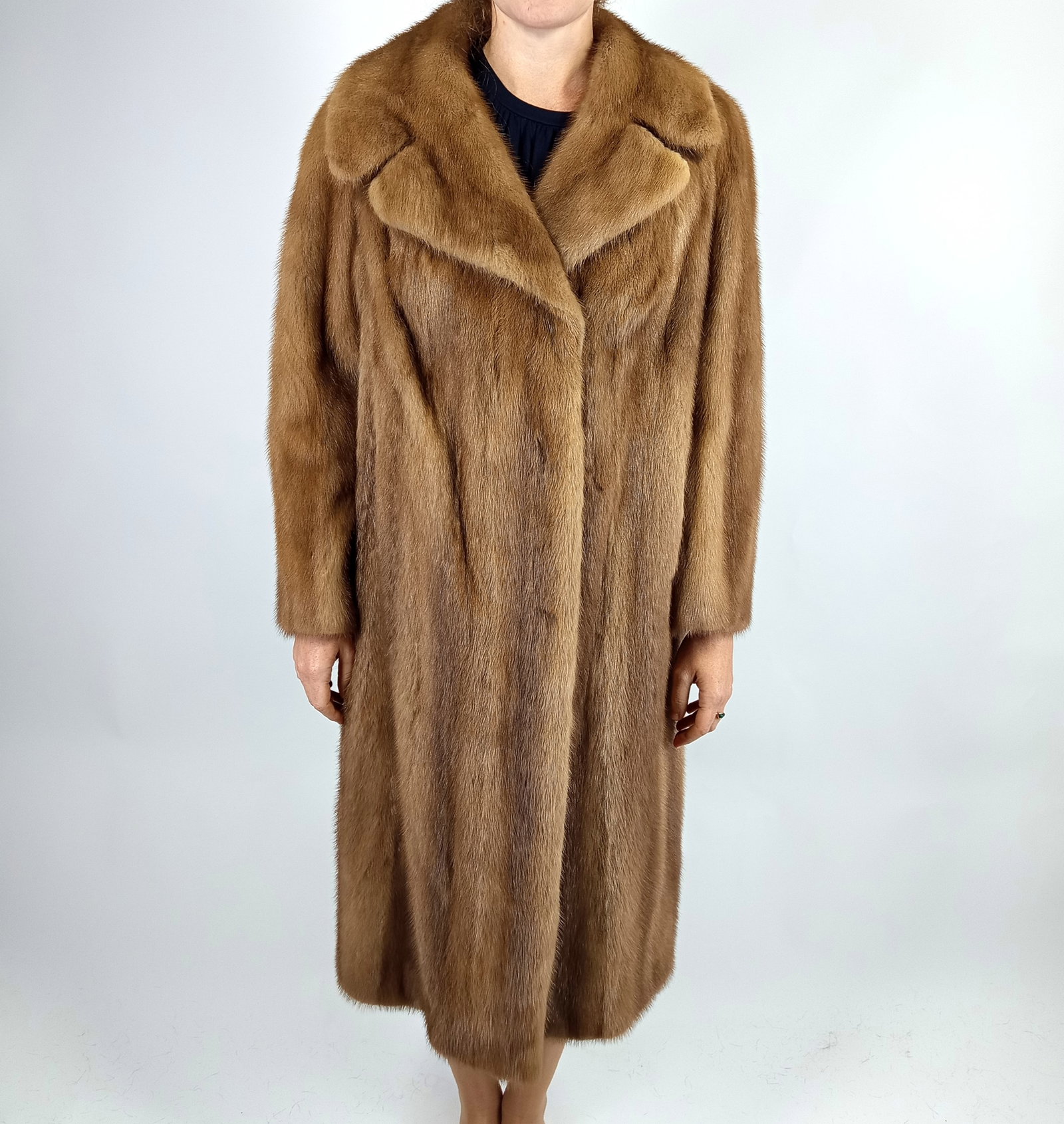 BEIGE MINK FUR COAT EU: XL ; US: 18 - 7