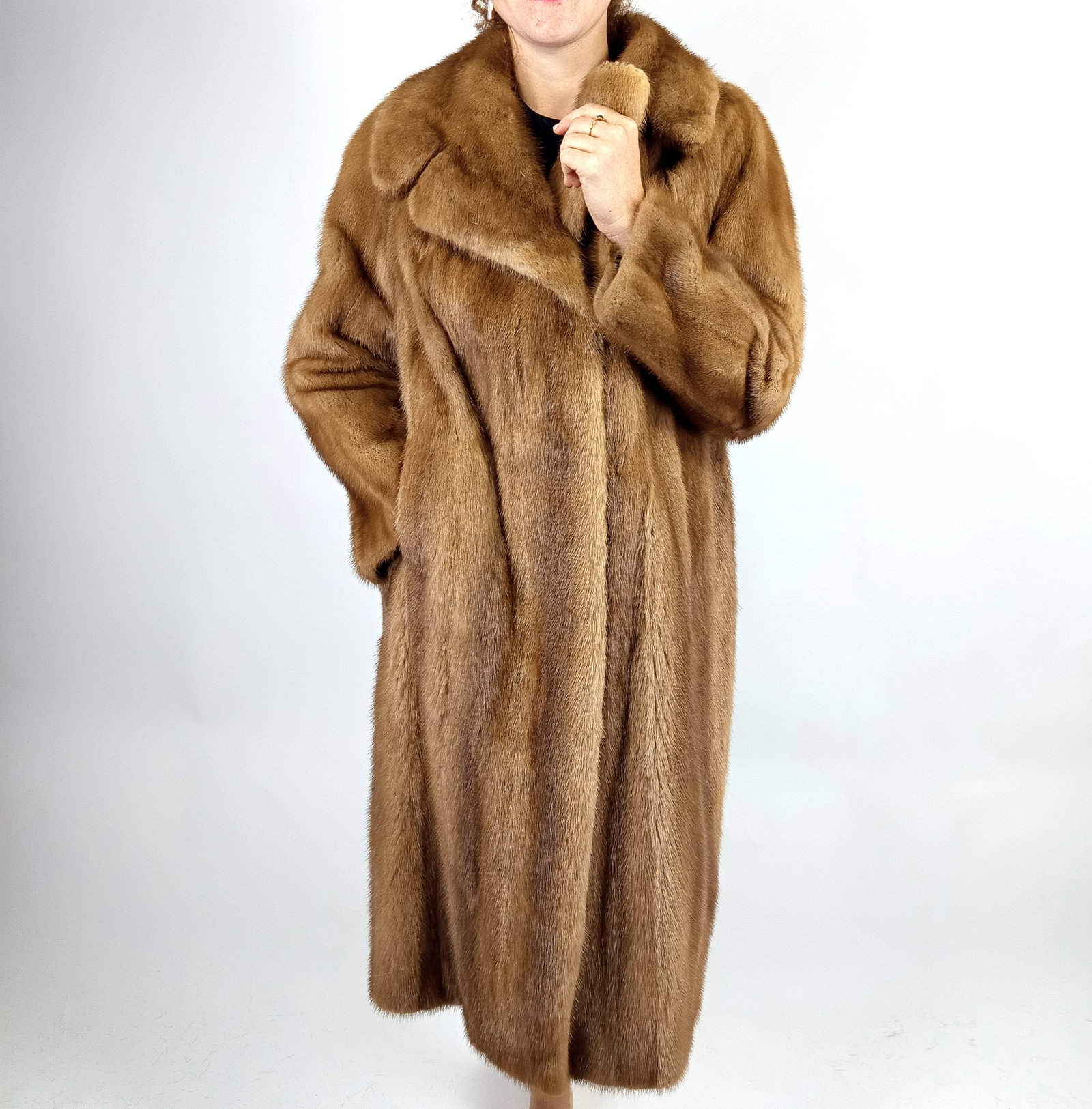 BEIGE MINK FUR COAT EU: XL ; US: 18 - 8