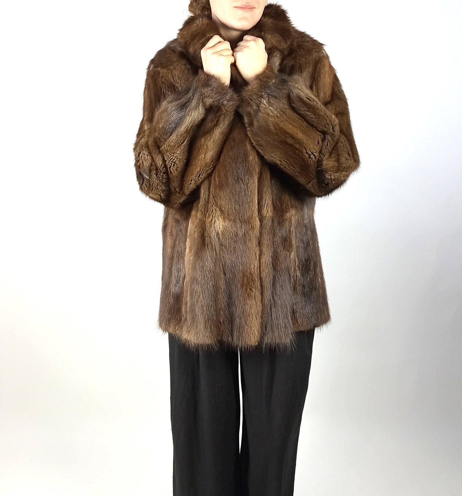 BISAM FUR SHORT COAT EU: XL - US:20 - 10