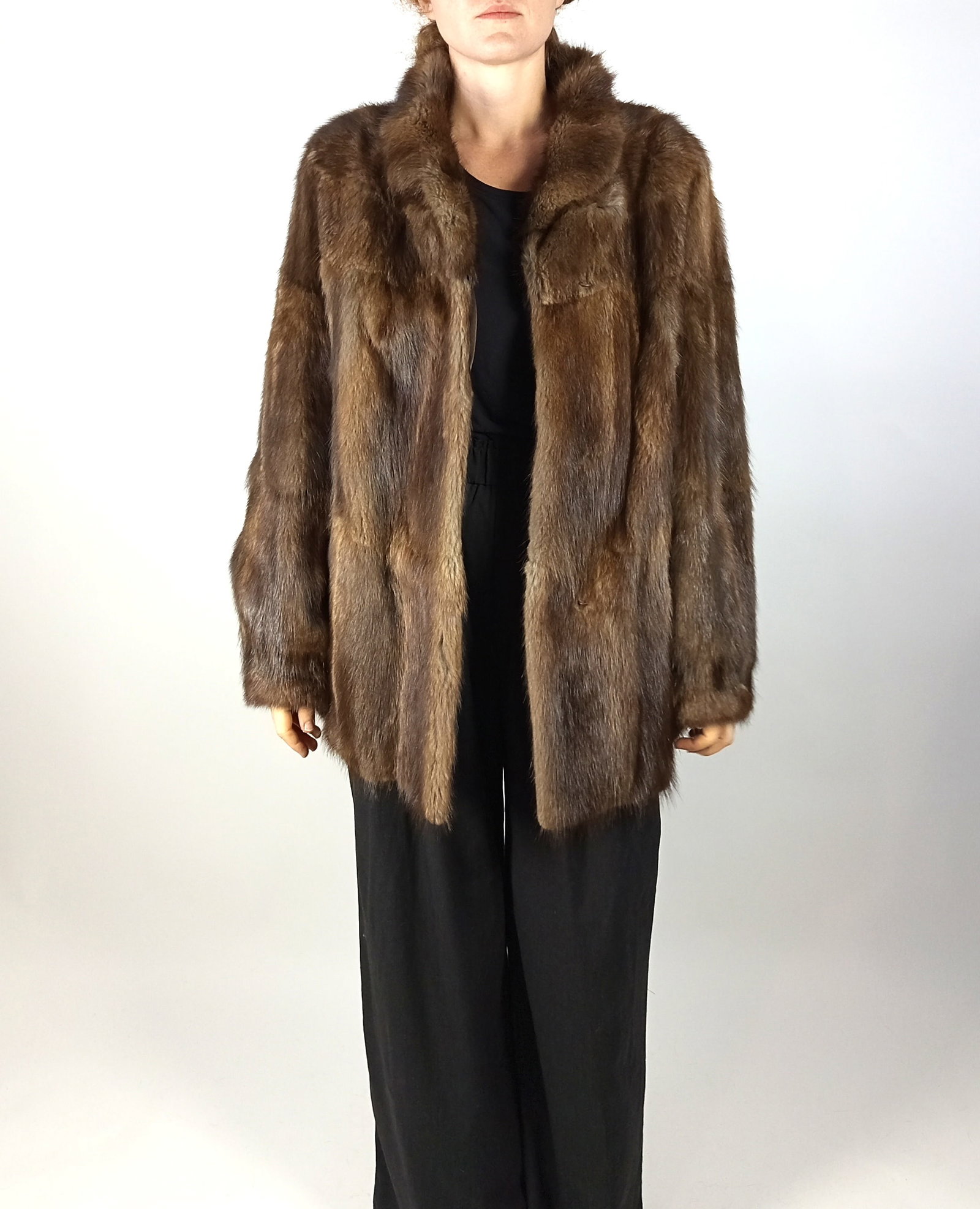 BISAM FUR SHORT COAT EU: XL - US:20 - 4
