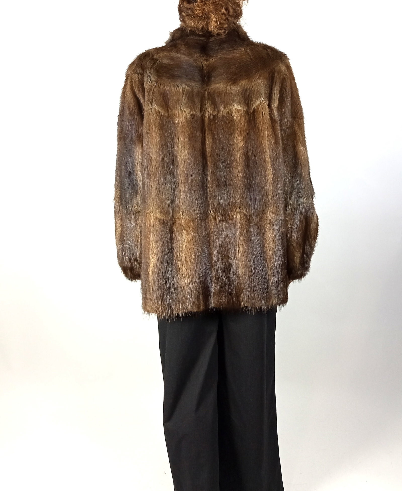 BISAM FUR SHORT COAT EU: XL - US:20 - 6