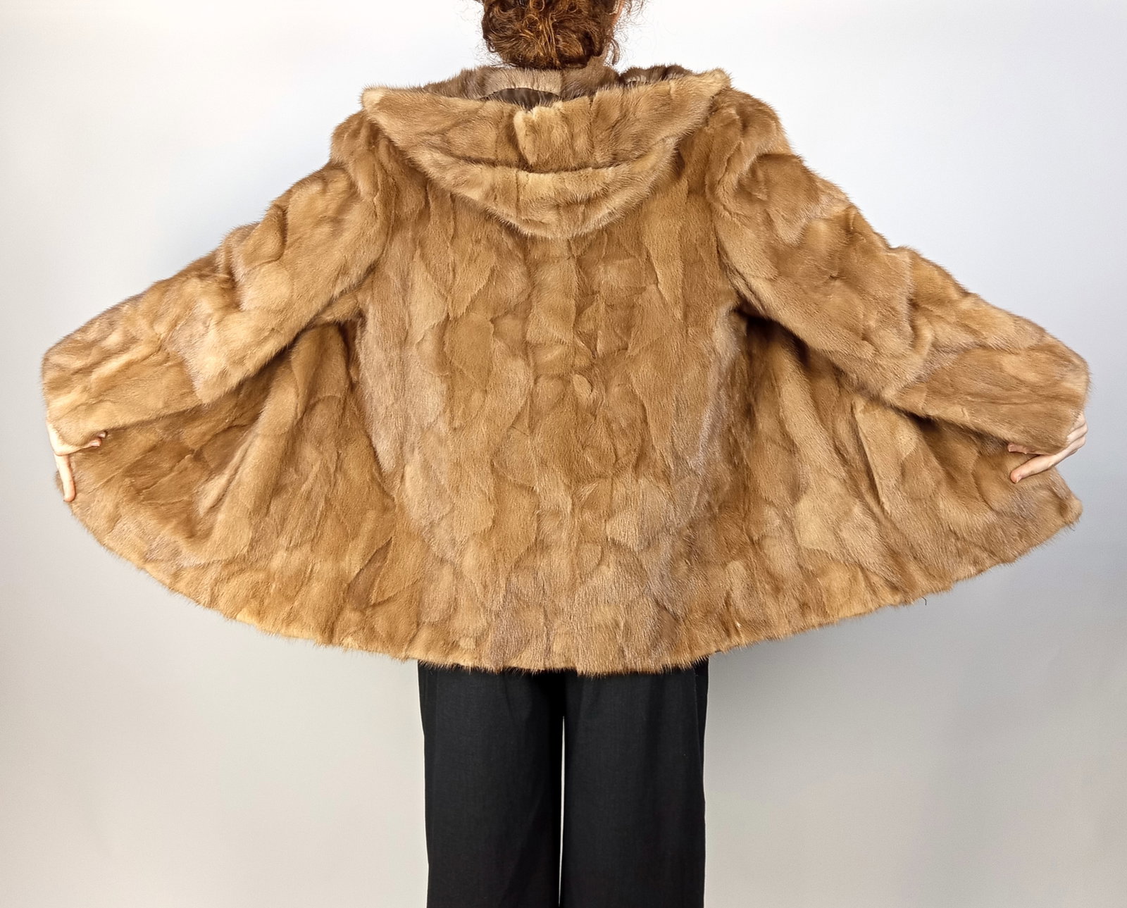 LIGHT BROWN MINK JACKET WITH HOOD EU: XL - US:20 - 10