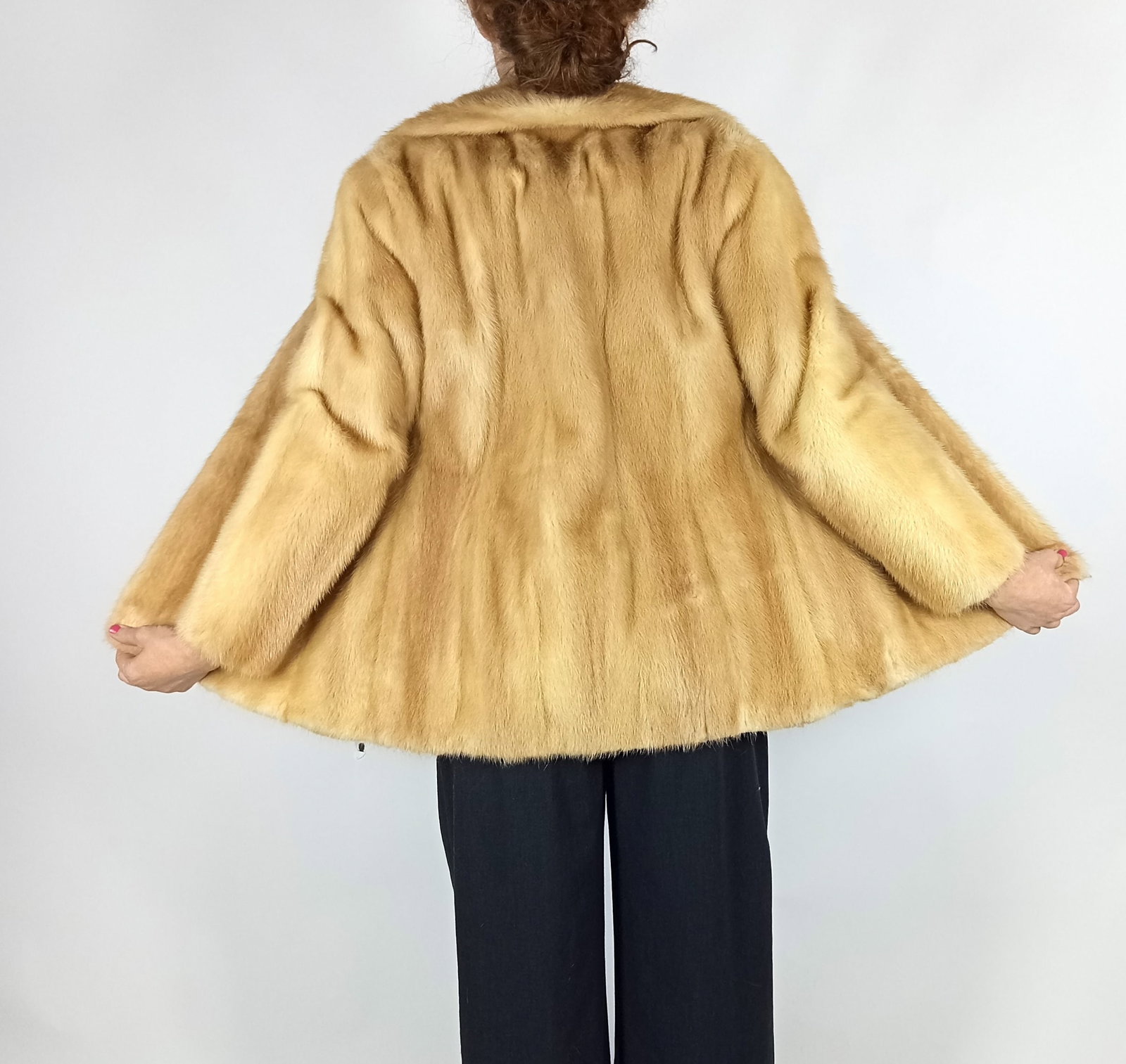 CREAM MINK FUR JACKET EU: S ; US: 6 - 8
