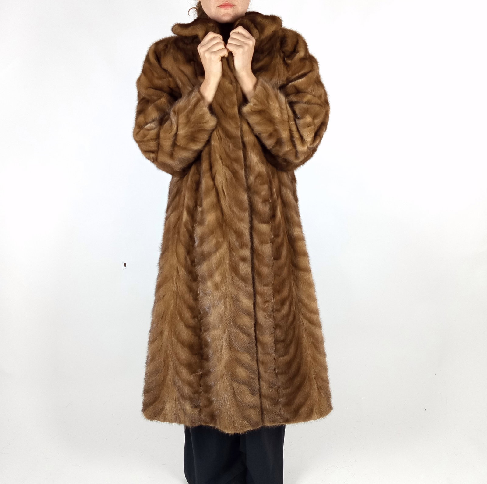 LIGHT BROWN MINK COAT EU: L ; US: 16 - 2