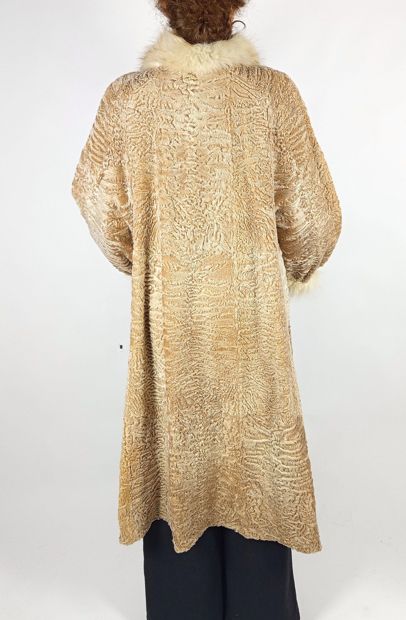 REVERSIBLE GOLDEN LAMB FUR COAT EU: L ; US: 16 - 4