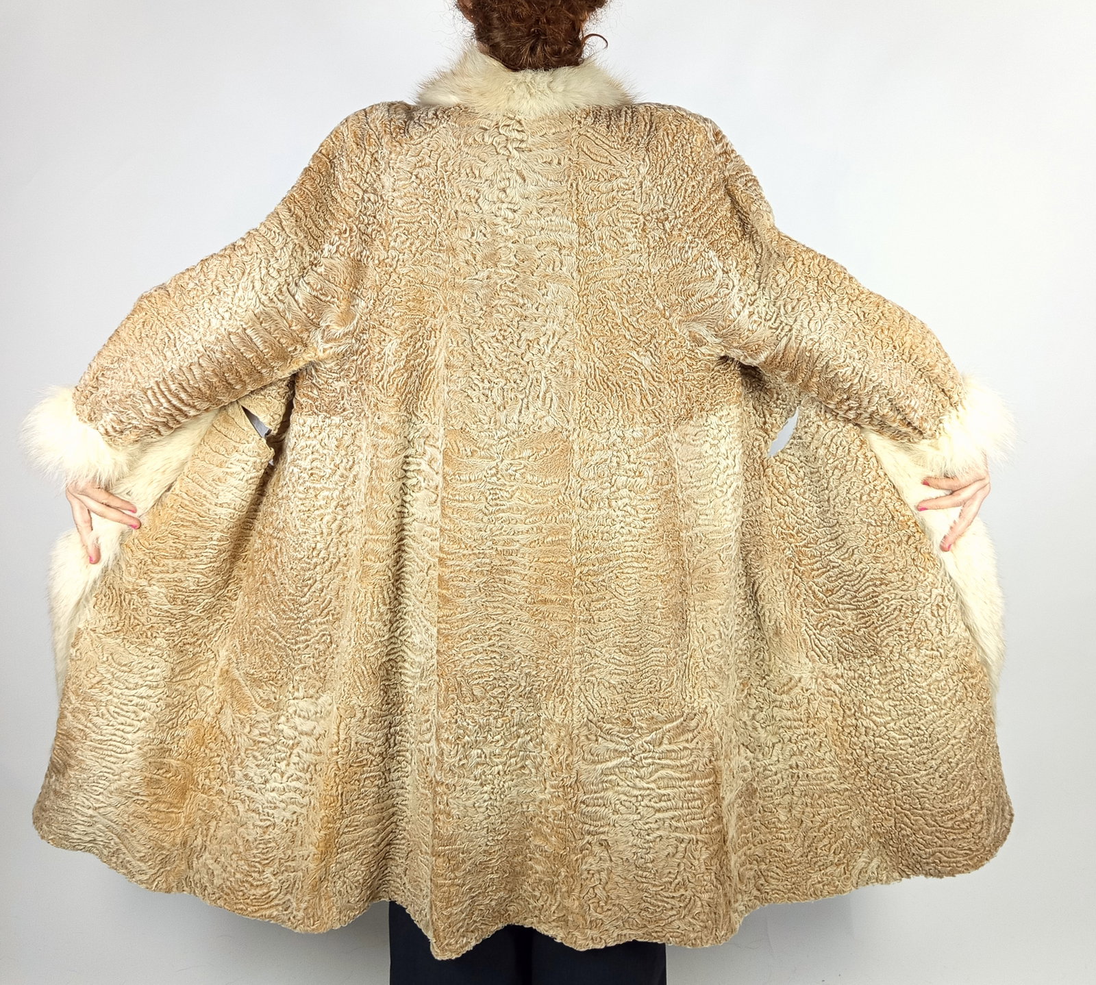 REVERSIBLE GOLDEN LAMB FUR COAT EU: L ; US: 16 - 5