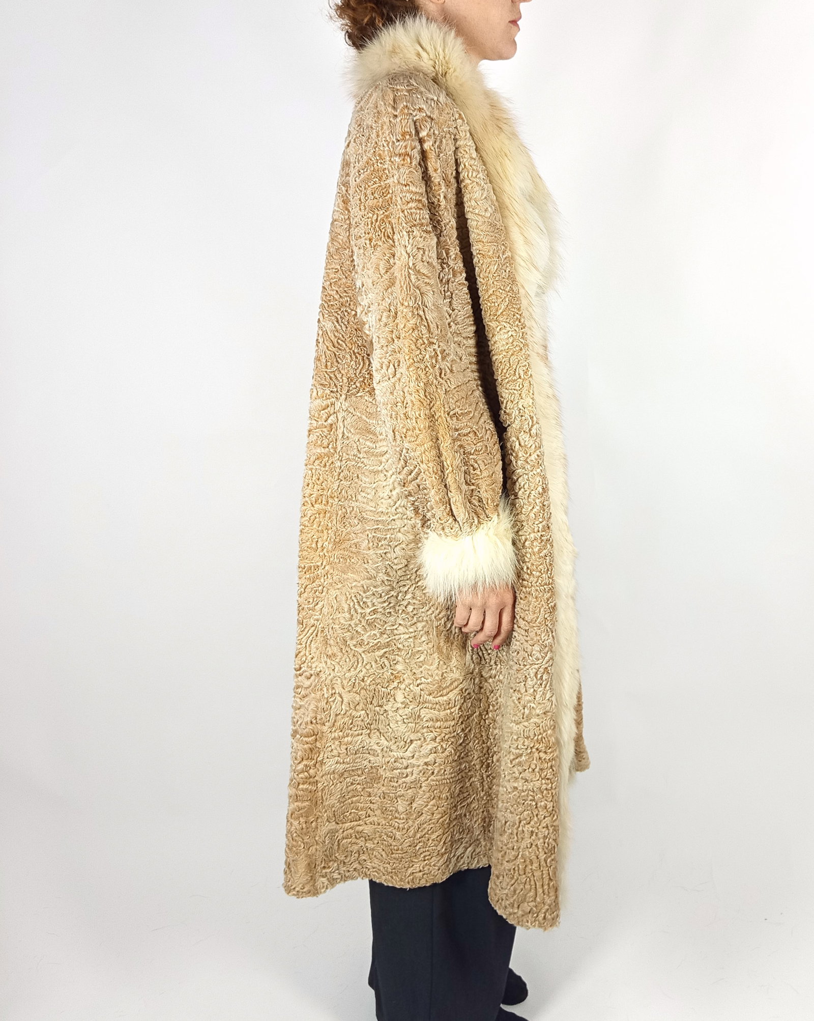 REVERSIBLE GOLDEN LAMB FUR COAT EU: L ; US: 16 - 6