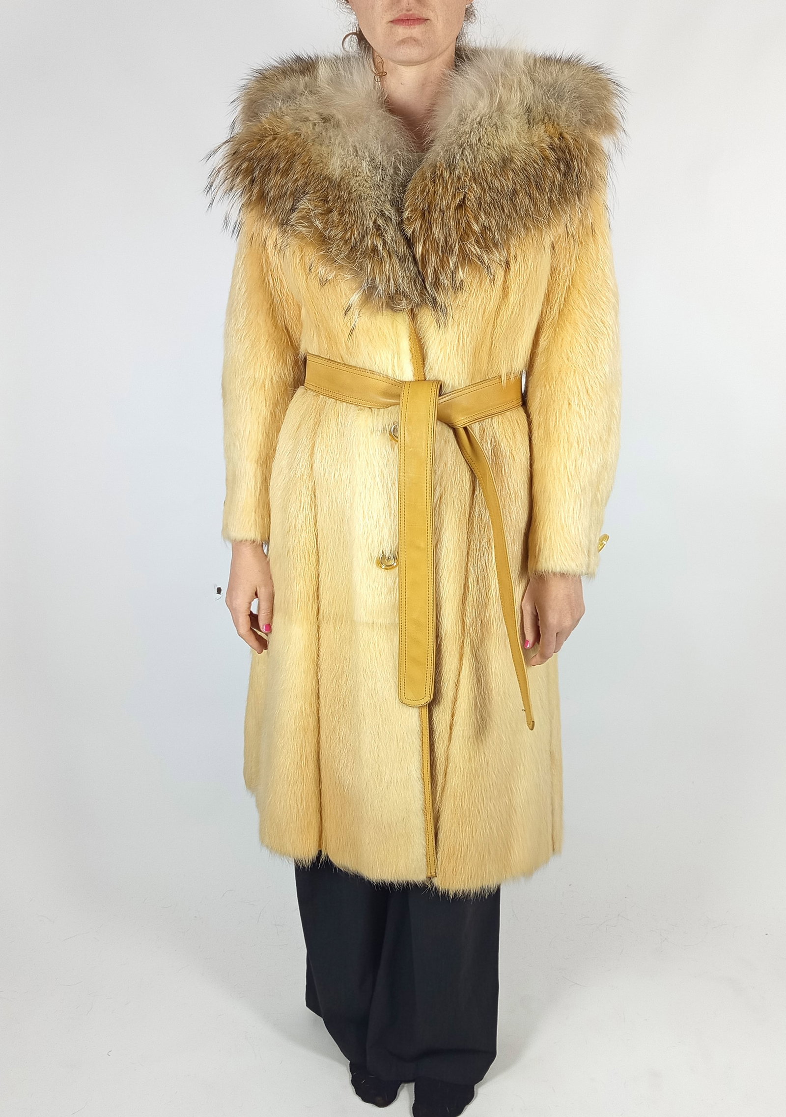BEAVER & COYOTE FUR COAT EU: S ; US: 6 - 10