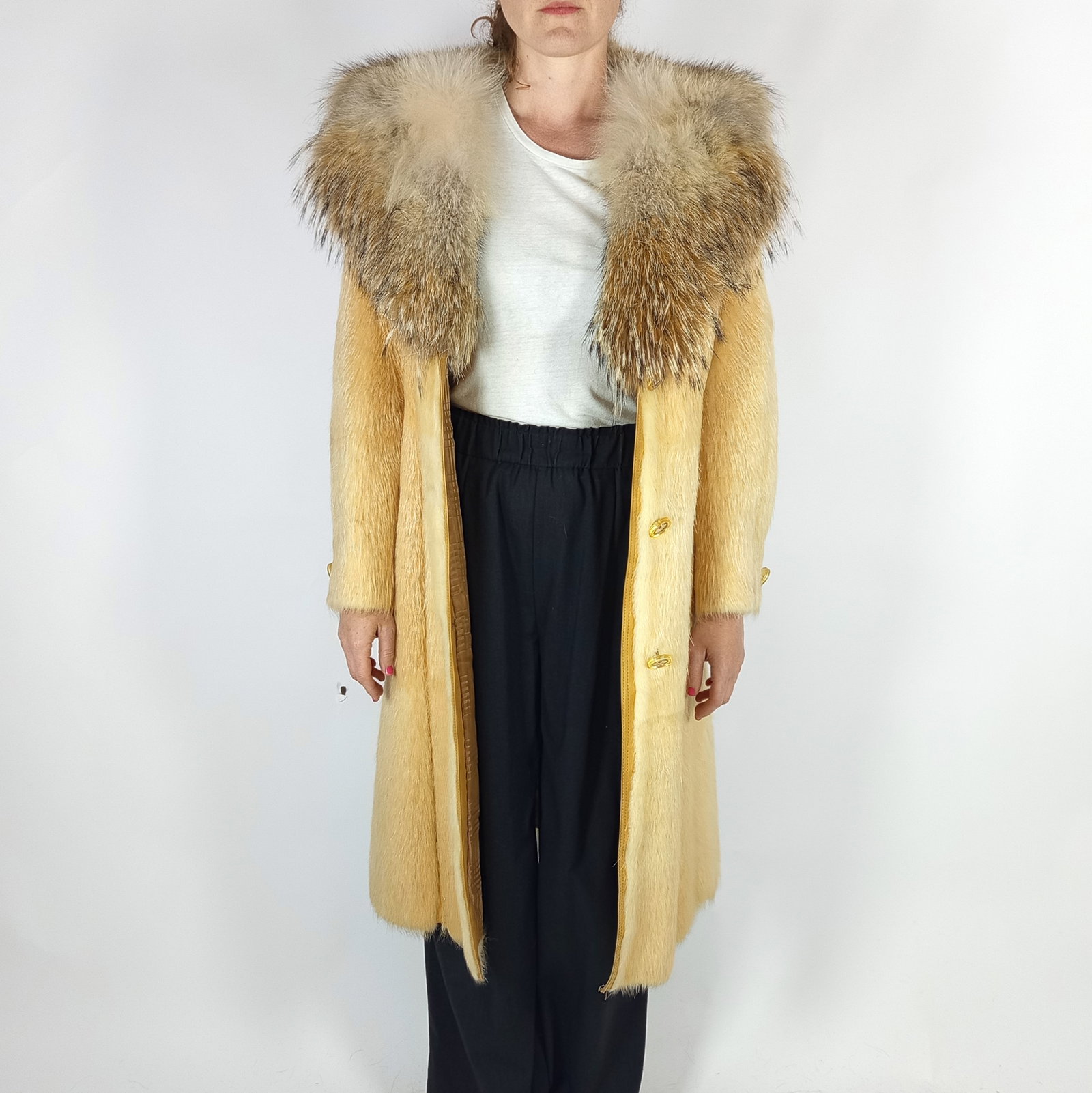 BEAVER & COYOTE FUR COAT EU: S ; US: 6 - 4