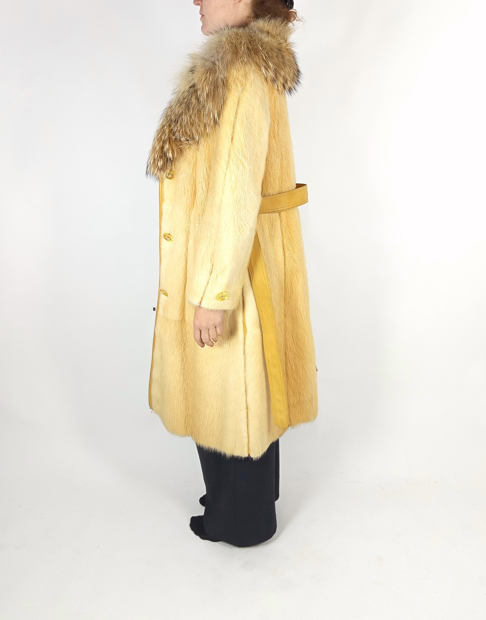 BEAVER & COYOTE FUR COAT EU: S ; US: 6 - 5