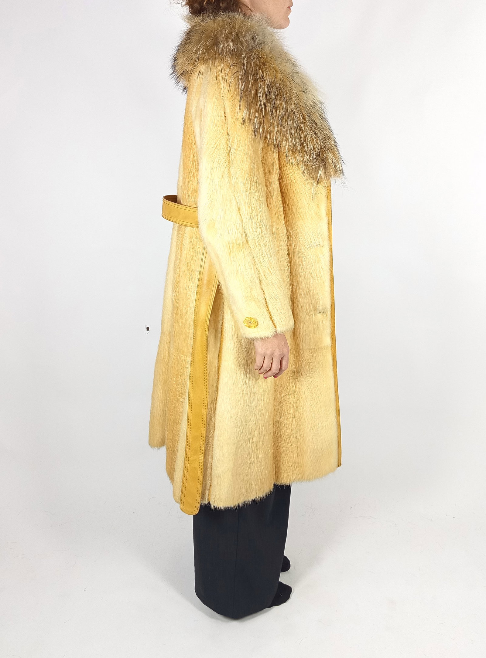 BEAVER & COYOTE FUR COAT EU: S ; US: 6 - 8