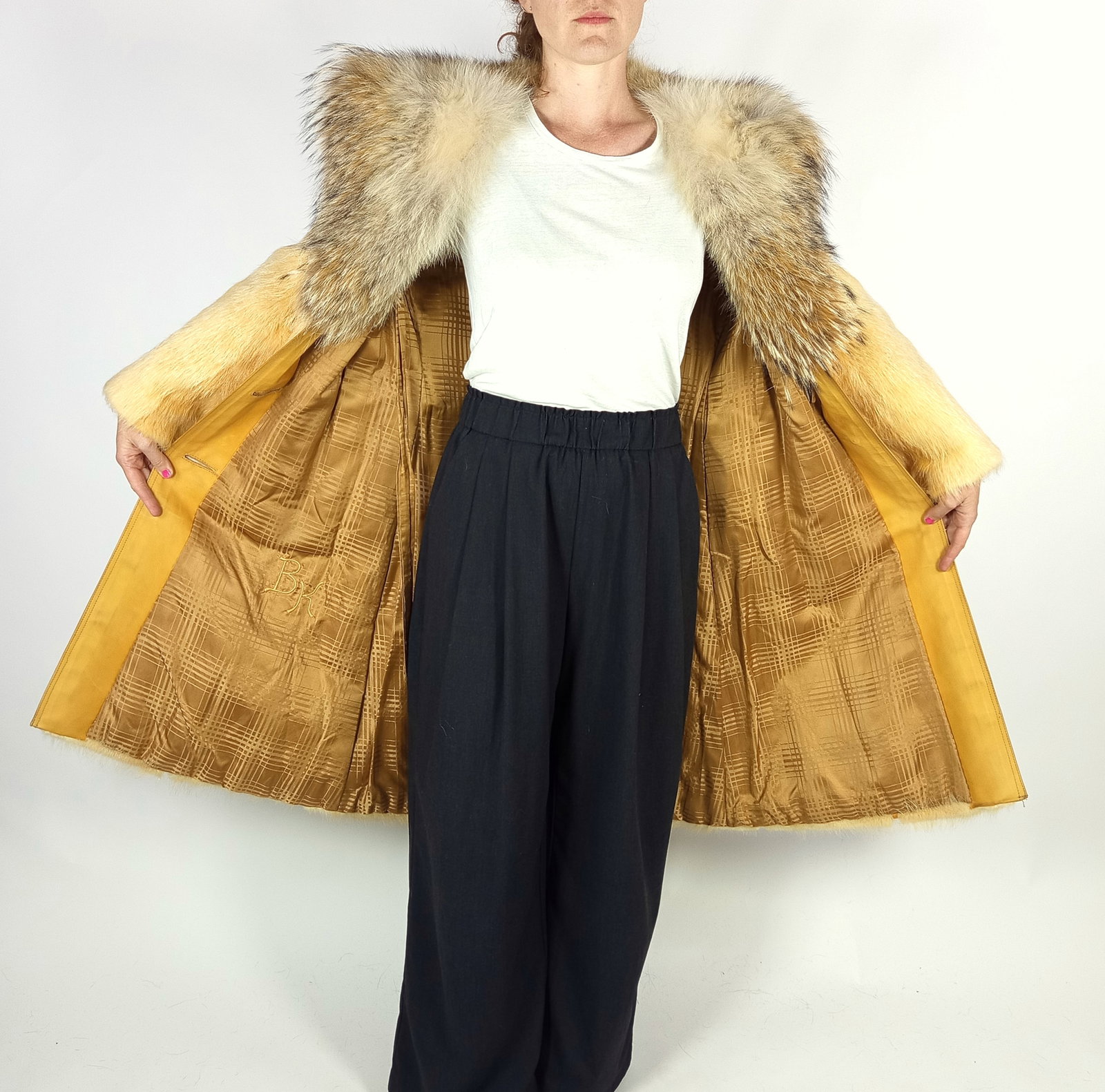 BEAVER & COYOTE FUR COAT EU: S ; US: 6 - 9