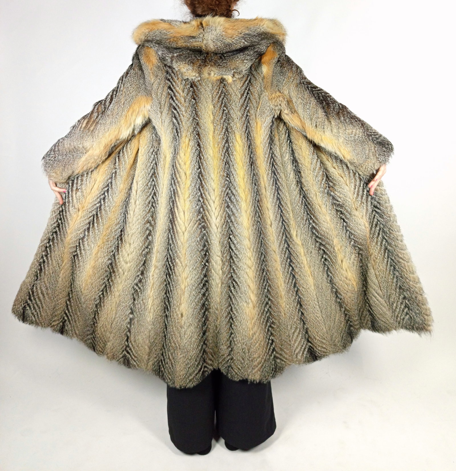 LONG GREY FOX FUR COAT EU: S ; US: 6 - 5