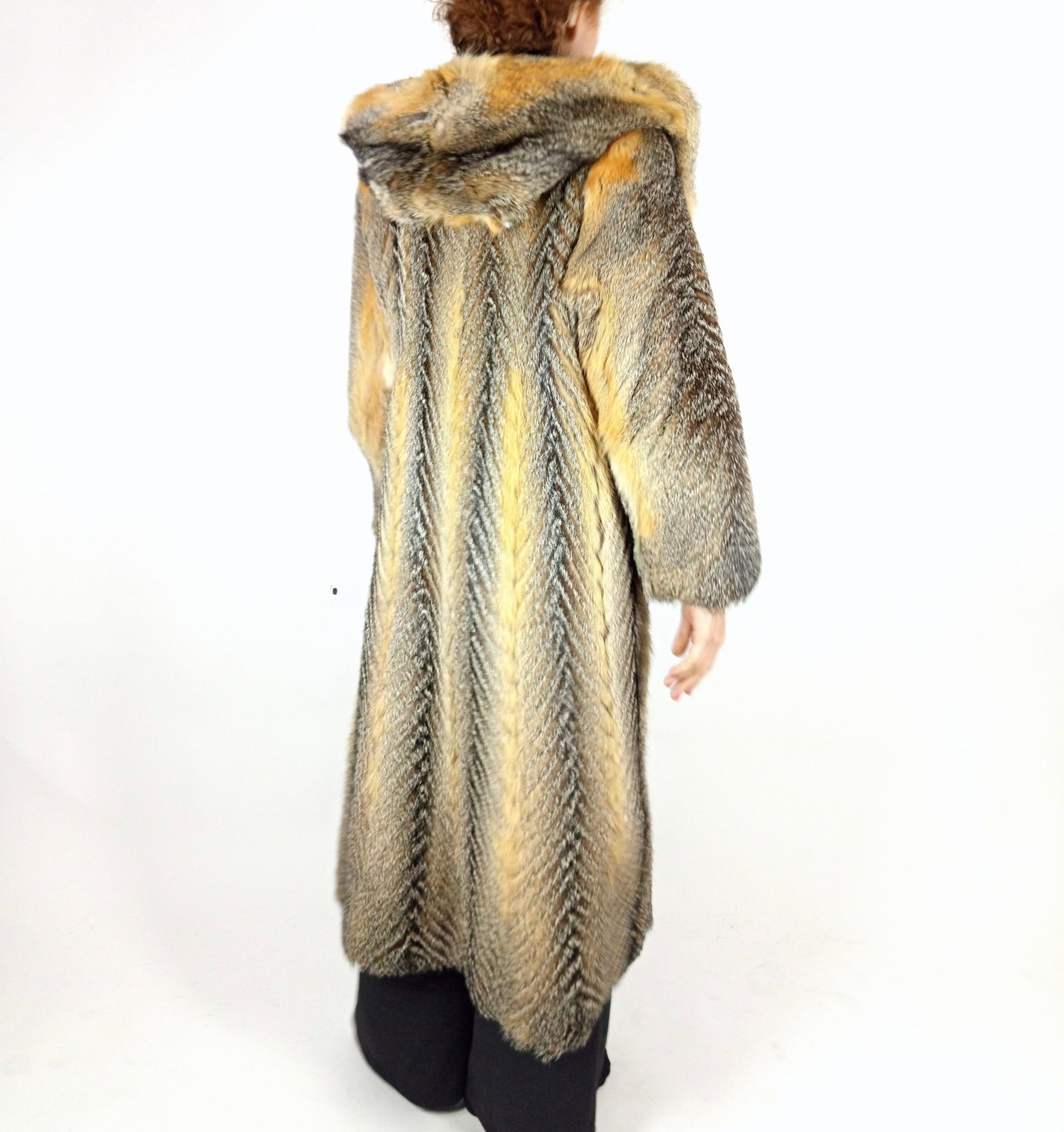 LONG GREY FOX FUR COAT EU: S ; US: 6 - 6