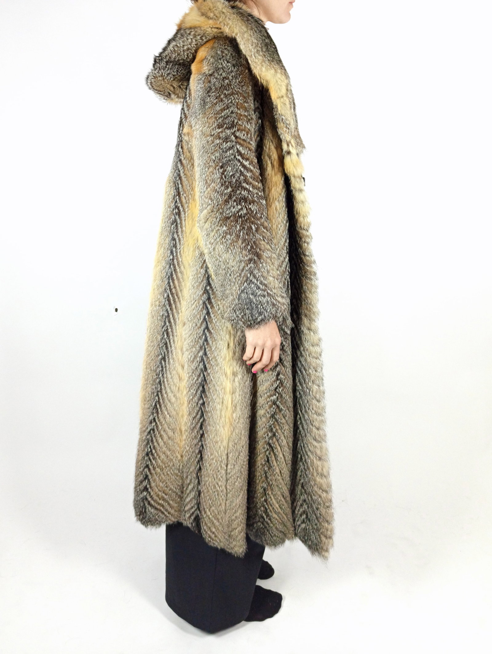 LONG GREY FOX FUR COAT EU: S ; US: 6 - 7