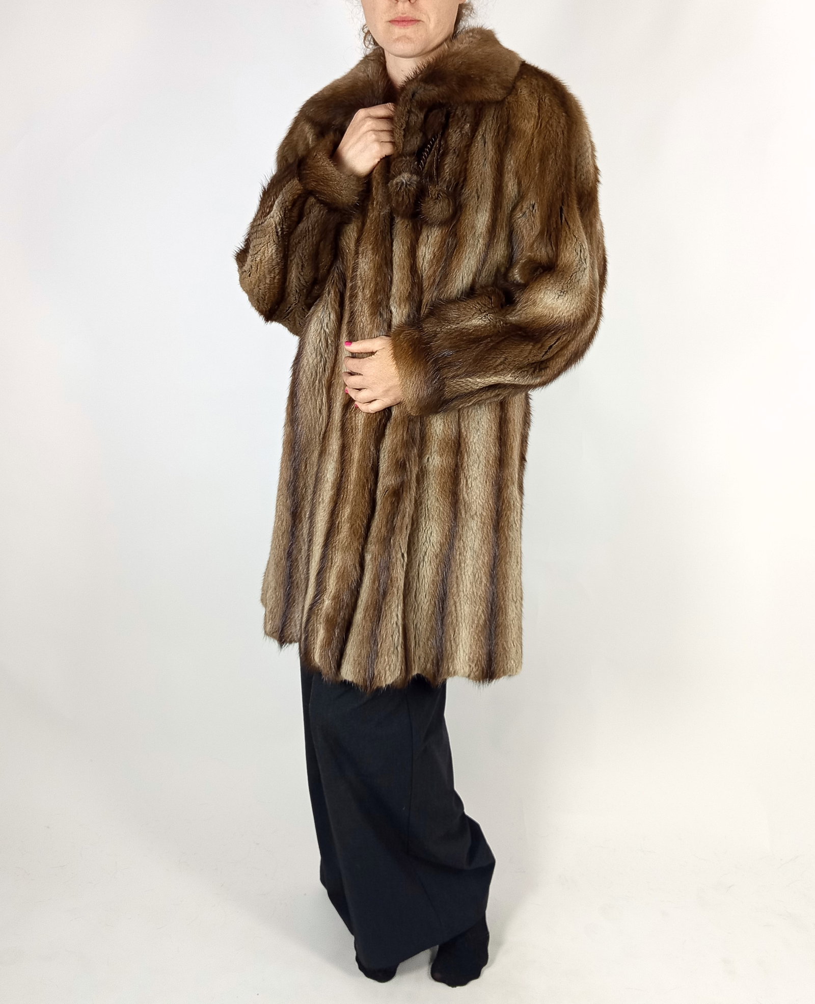 BISAM FUR COAT EU: L ; US: 16 - 10