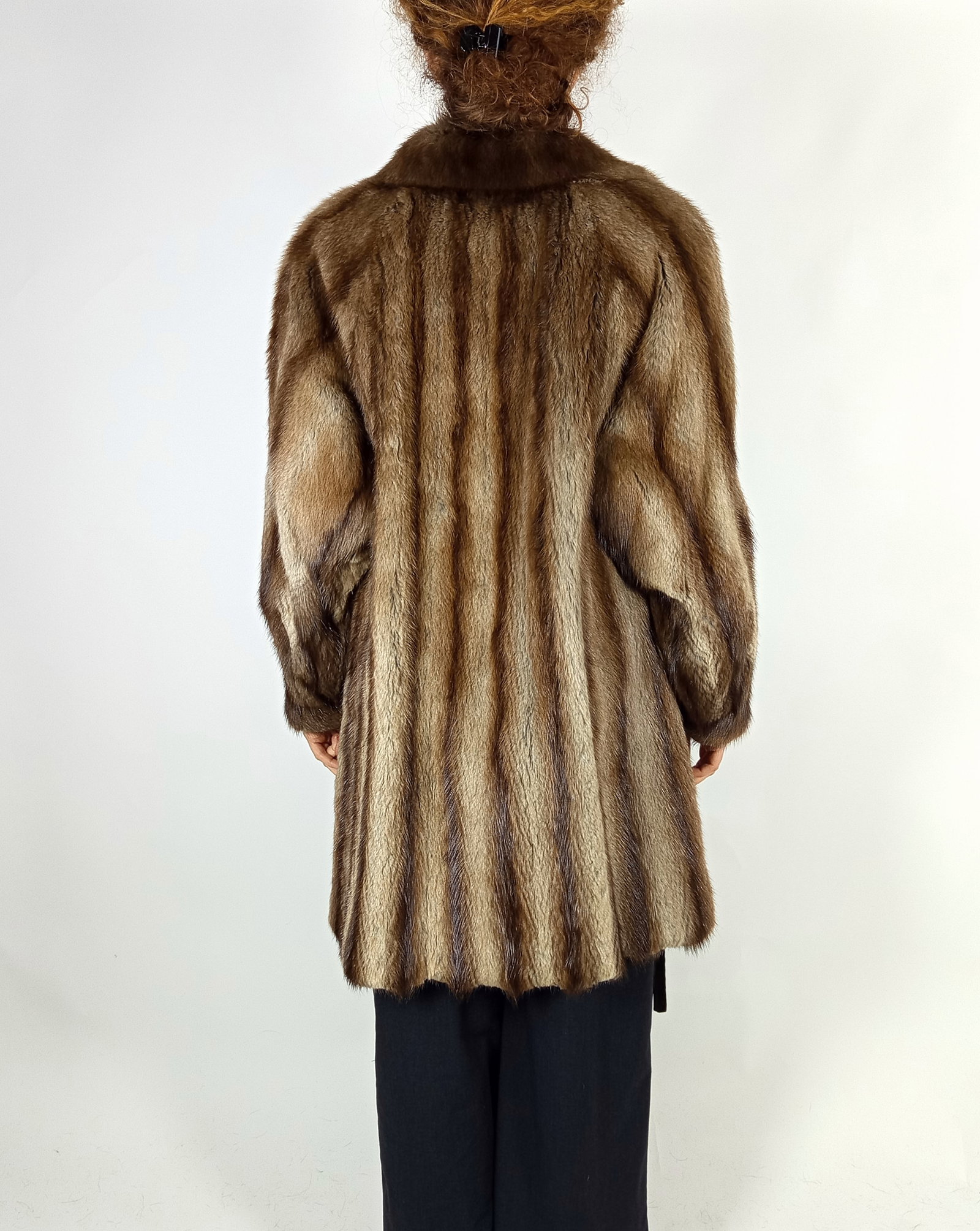 BISAM FUR COAT EU: L ; US: 16 - 4