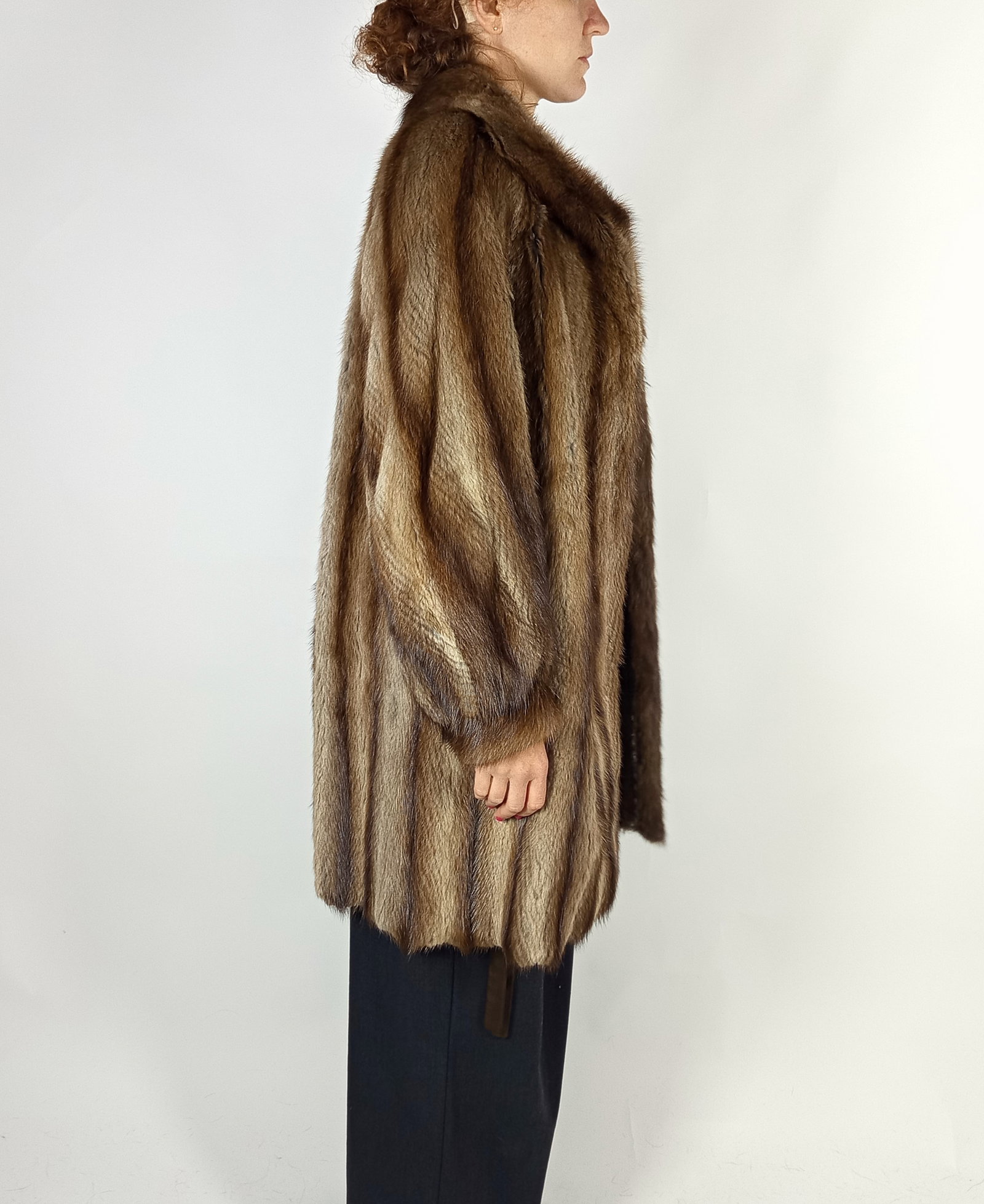 BISAM FUR COAT EU: L ; US: 16 - 6
