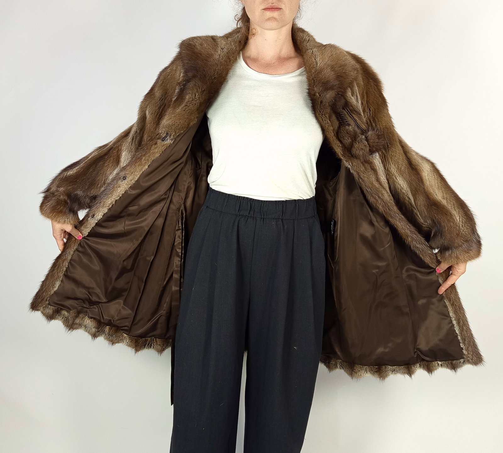 BISAM FUR COAT EU: L ; US: 16 - 7