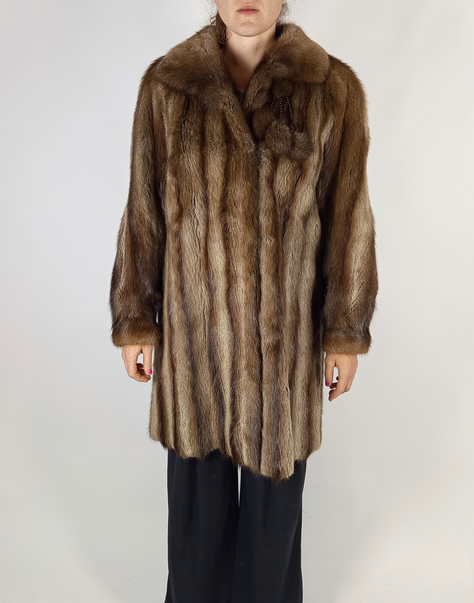 BISAM FUR COAT EU: L ; US: 16 - 8