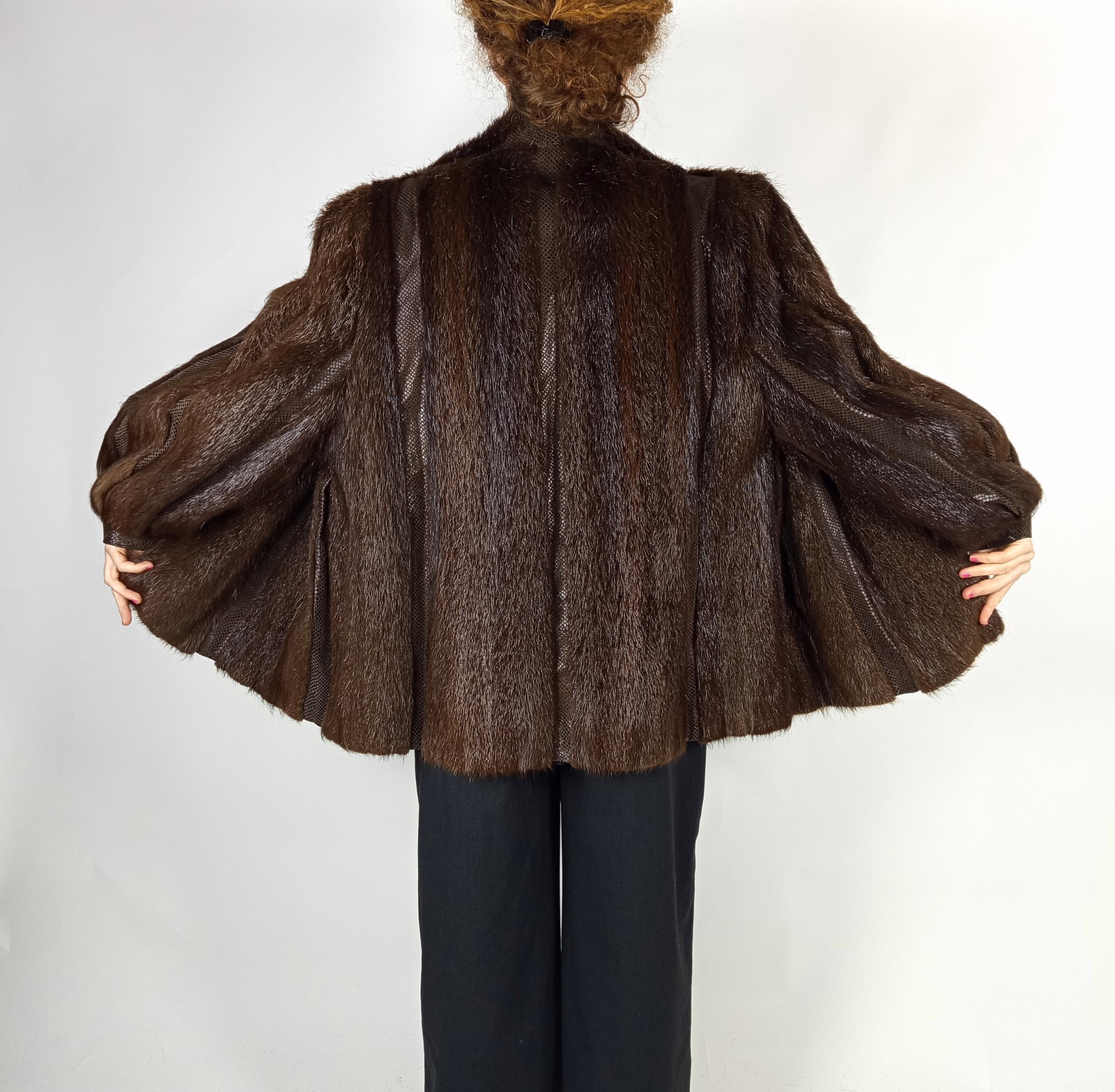 NUTRIA FUR JACKET EU: XL ; US: 20 - 5