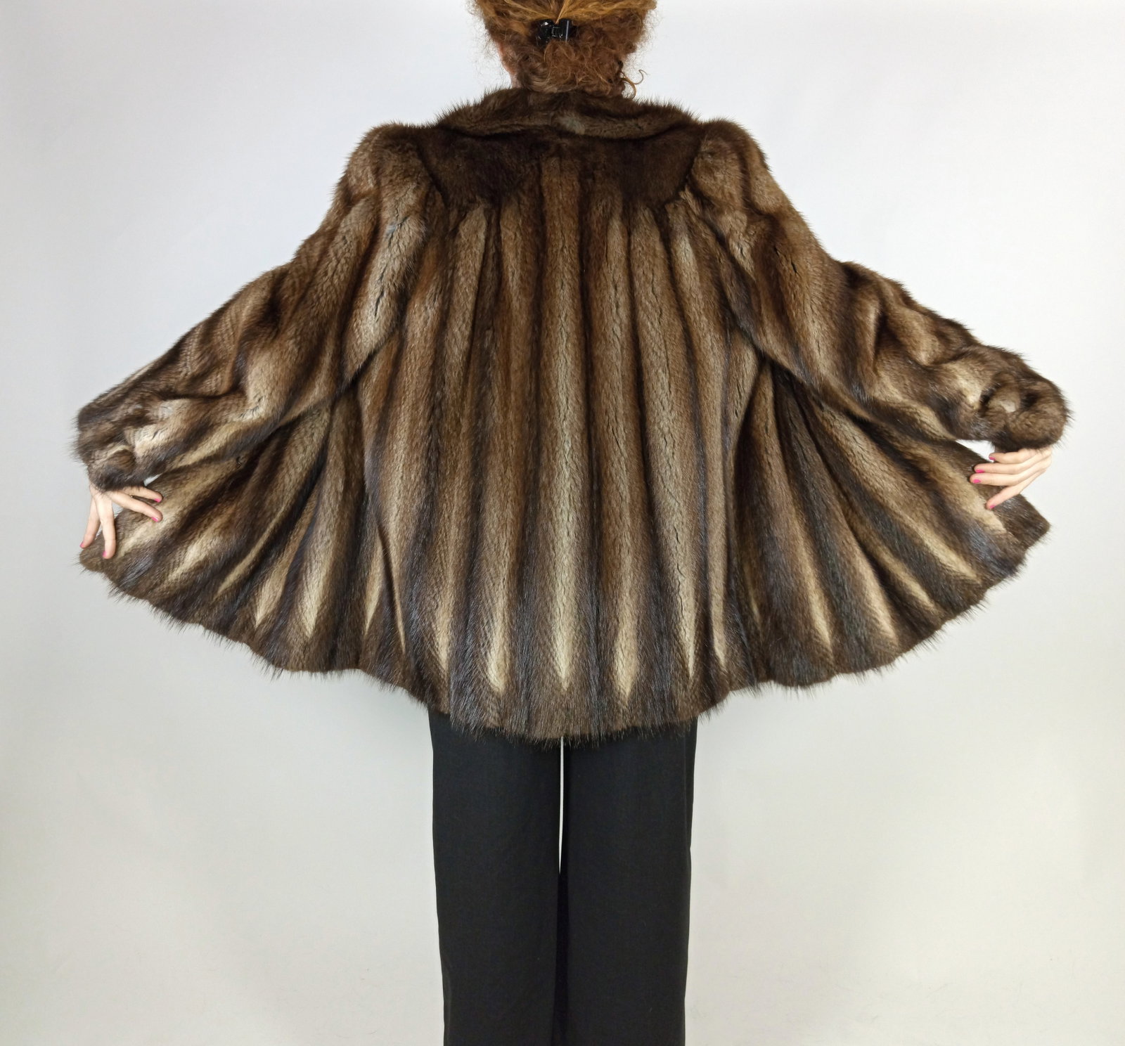 BISAM FUR AJCKET EU: XL ; US: 18 - 4