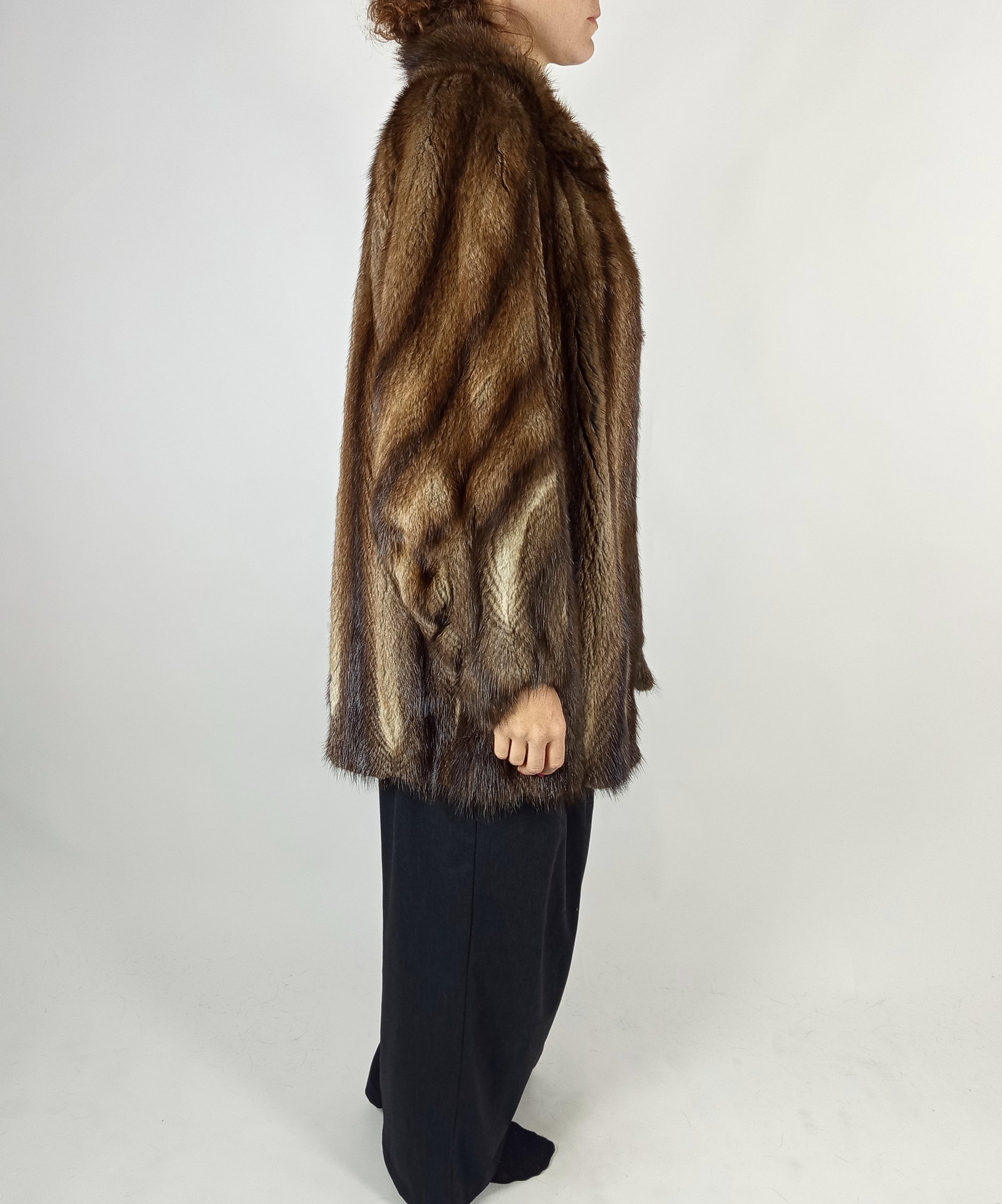 BISAM FUR AJCKET EU: XL ; US: 18 - 5