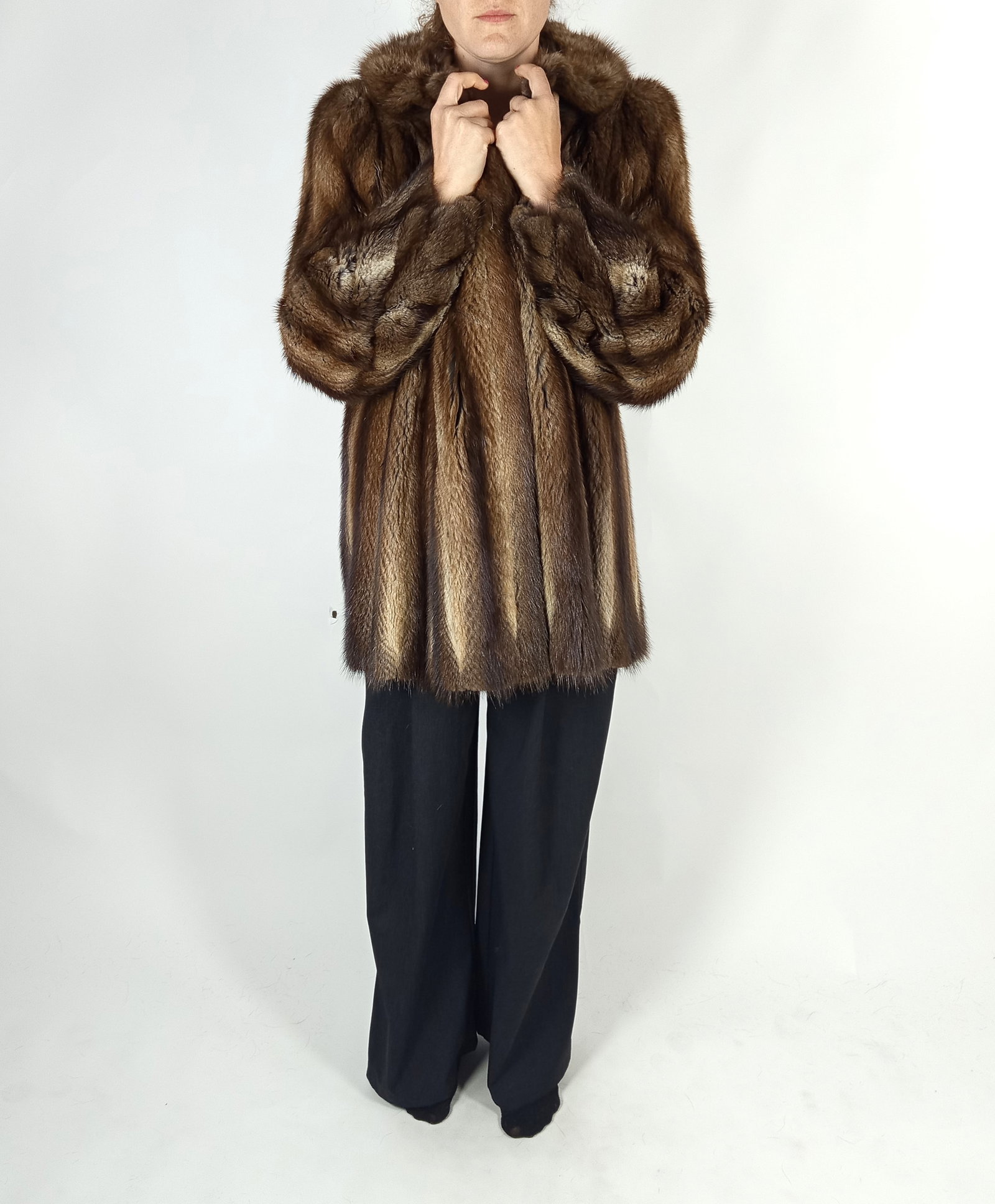 BISAM FUR AJCKET EU: XL ; US: 18 - 8