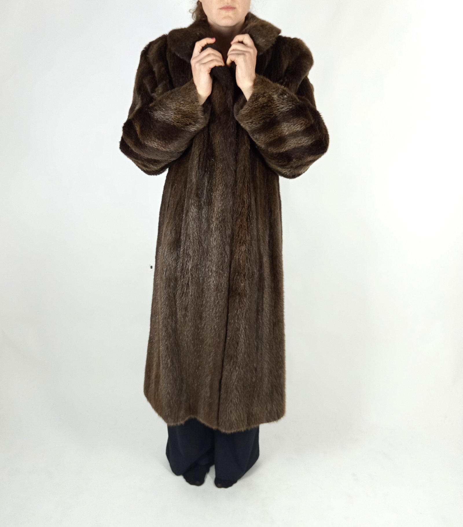 NUTRIA FUR COAT EU: L ; US: 16 - 2