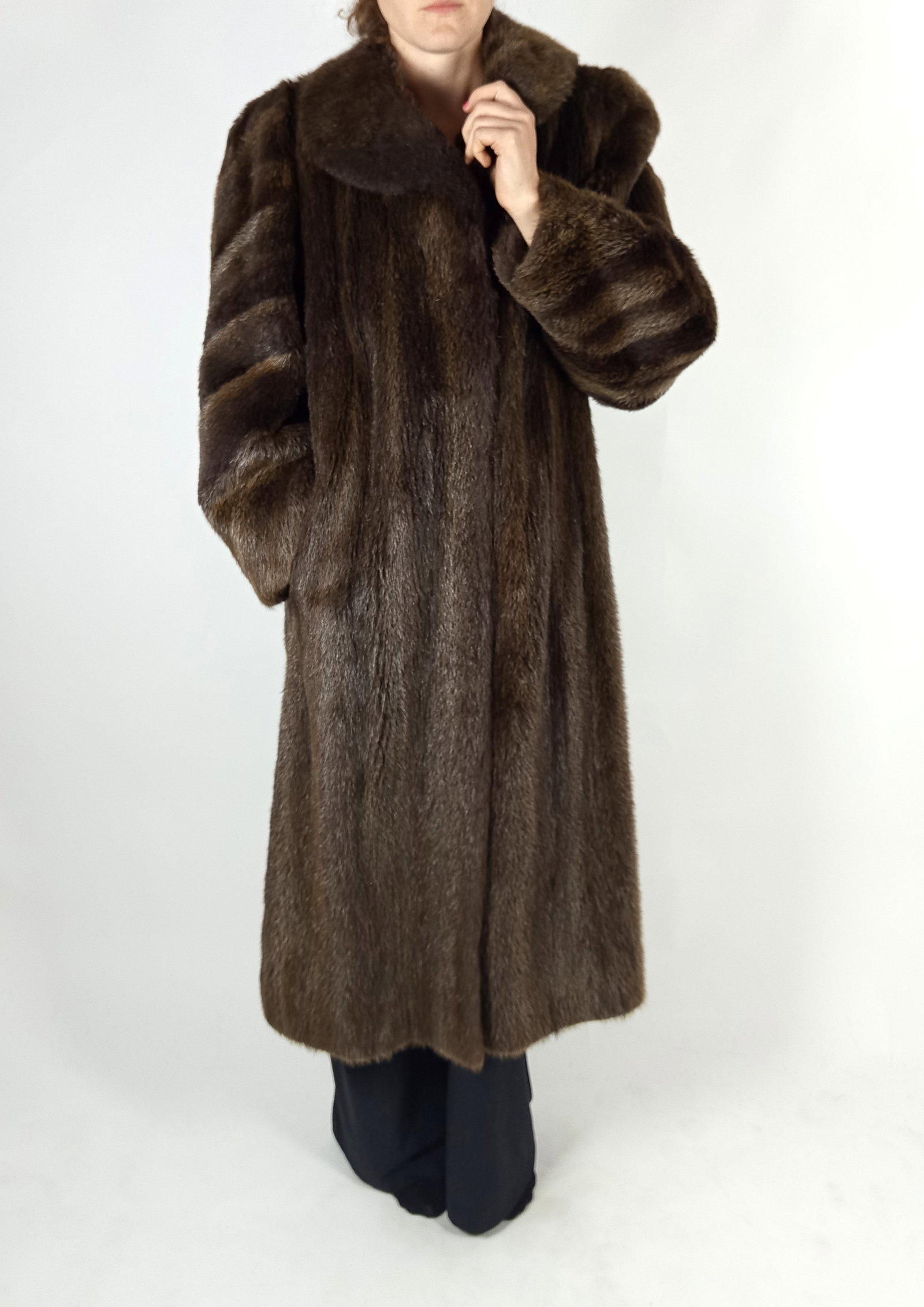 NUTRIA FUR COAT EU: L ; US: 16 - 3