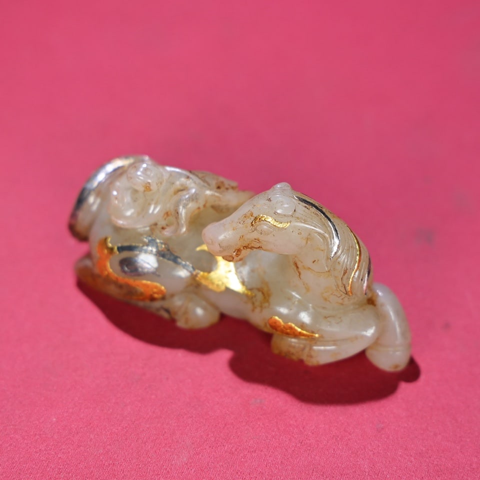Old Hetian Jade Inlay Gold Silver Horse Monkey Statue Pendant: Title: Old Hetian Jade Dragon Pendant Date/Period: After1904 Origin: Chinese Dimension: 59x80x25(mm) 2.32x3.15x0.98(inches) Weight 0.35 lbs/157g Materials: Hetian Jade Reserve: $966.00 Shipping: Domes