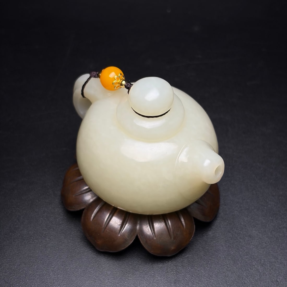 Beautiful Natural Hetian Jade Small Teapot Statue: Title: Old Hetian Jade Dragon Pendant Date/Period: After1909 Origin: Chinese Dimension: 59x80x25(mm) 2.32x3.15x0.98(inches) Weight 0.35 lbs/157g Materials: Hetian Jade Reserve: $879.00 Shipping: Domes