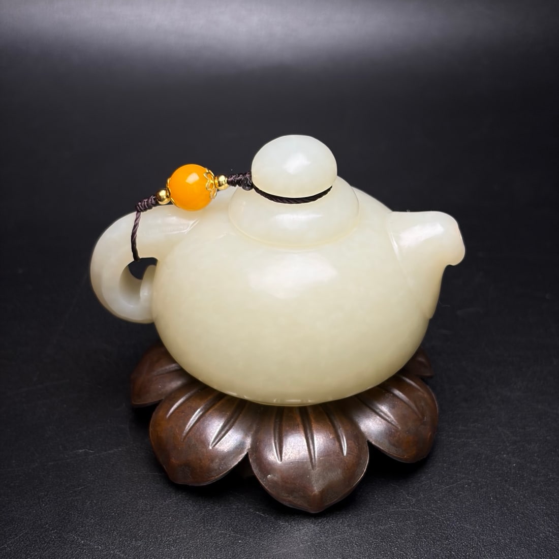Beautiful Natural Hetian Jade Small Teapot Statue - 2