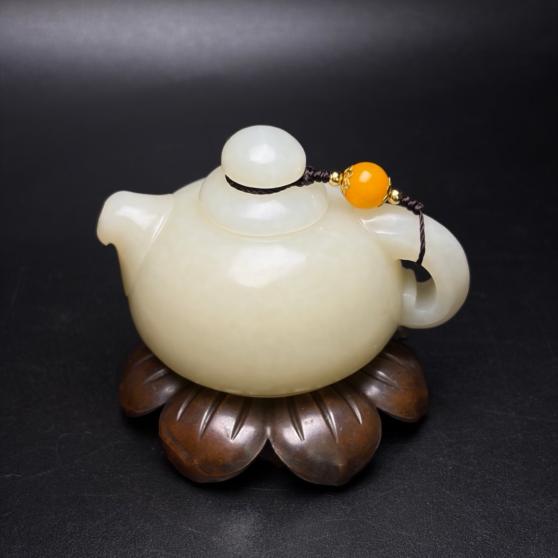 Beautiful Natural Hetian Jade Small Teapot Statue - 3