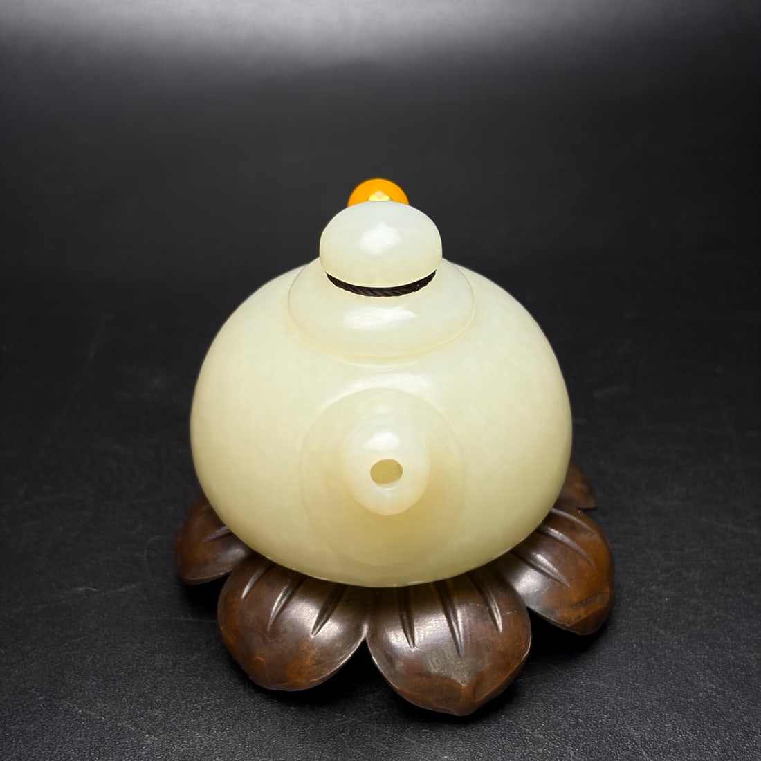 Beautiful Natural Hetian Jade Small Teapot Statue - 4