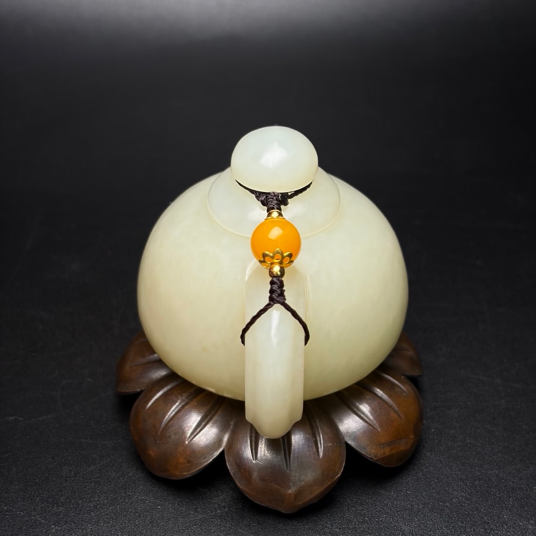 Beautiful Natural Hetian Jade Small Teapot Statue - 5