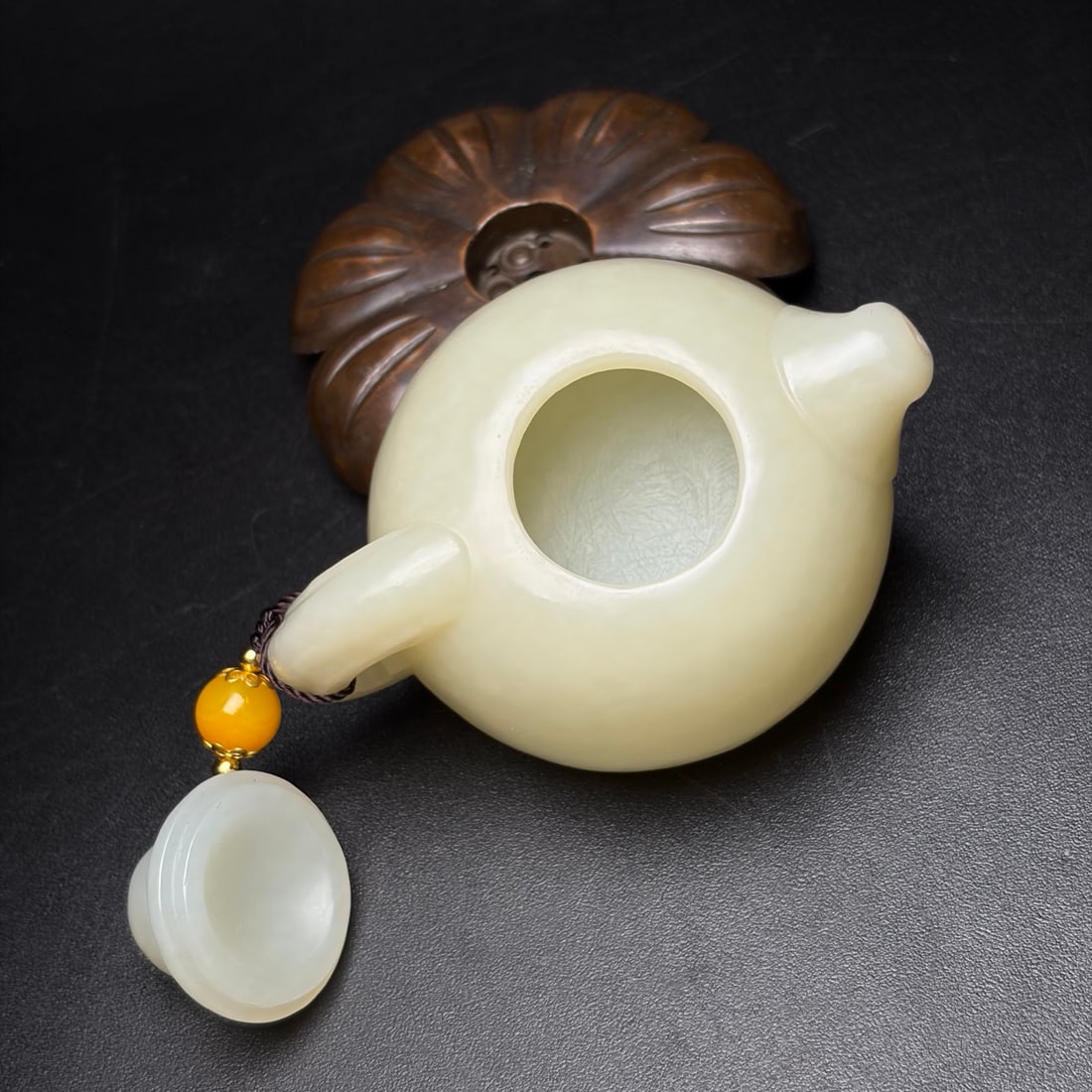 Beautiful Natural Hetian Jade Small Teapot Statue - 6