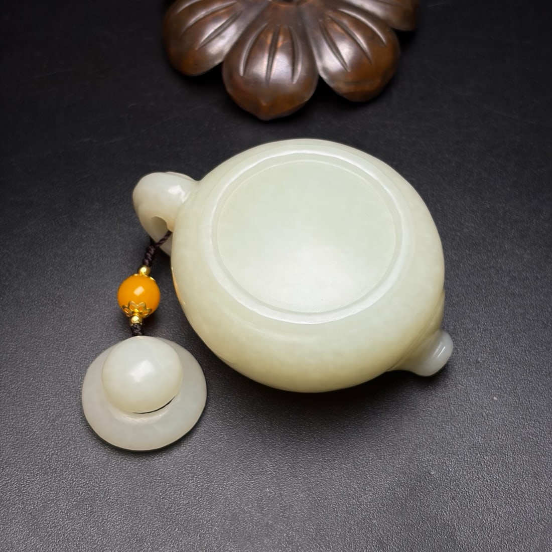 Beautiful Natural Hetian Jade Small Teapot Statue - 7