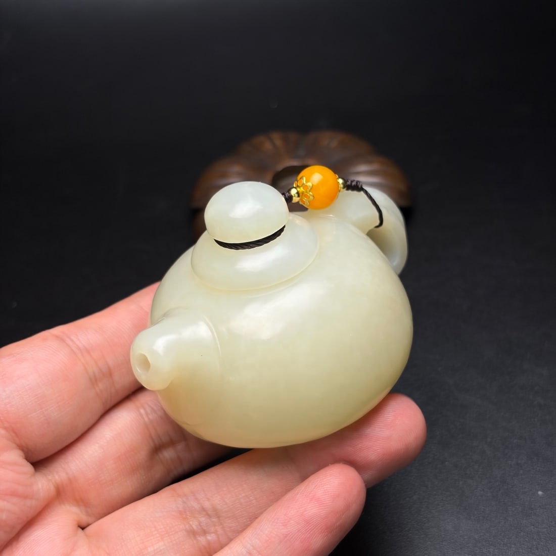 Beautiful Natural Hetian Jade Small Teapot Statue - 8